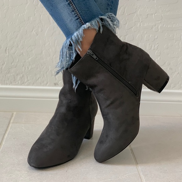 NIB Gray Kitten Block Heel Chelsea Ankle Booties - Picture 7 of 8